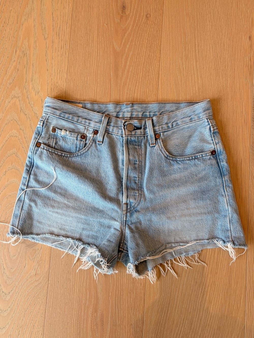 Levi’s 501 Denim Cut-Off Shorts Women’s Size W26 Light Wash High Rise Frayed Hem